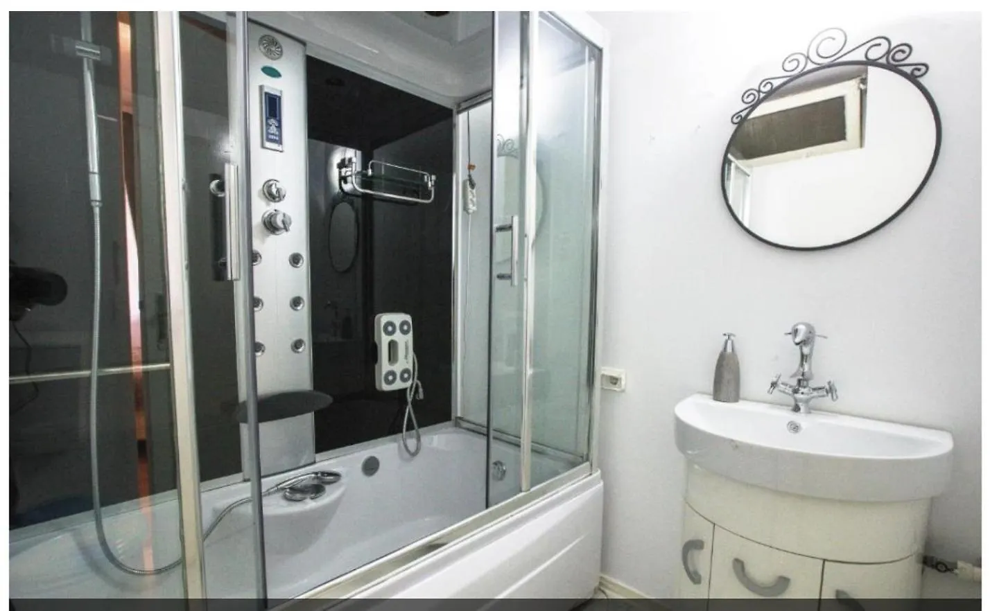 Nicolae Tonitza Street 4Bedroom Bucharest Apartment